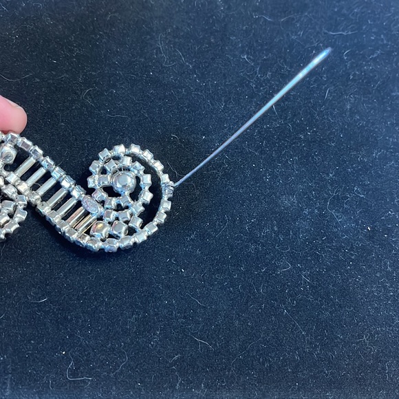 Vintage Kramer of New York Rhinestone Brooch - Picture 4 of 4
